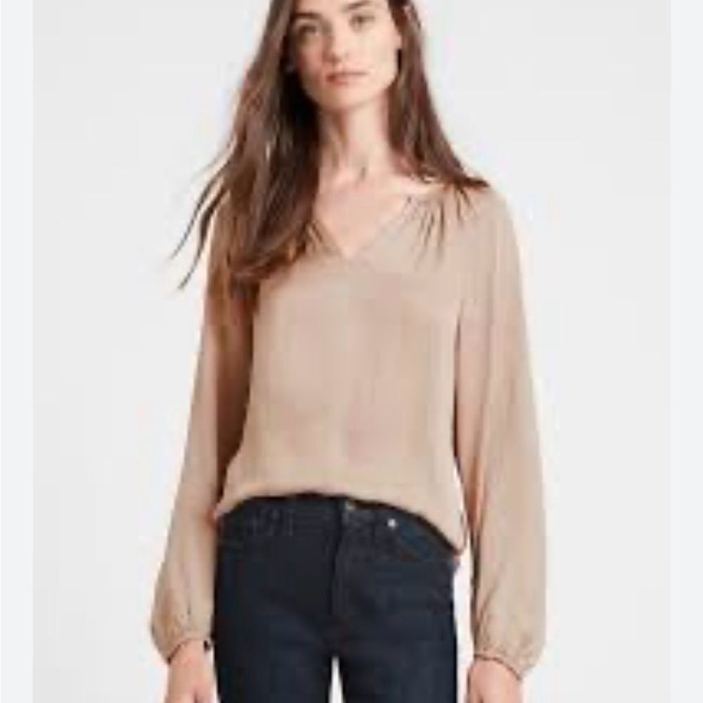 Banana Republic Tan V-Neck Satin Blouse Sz XS